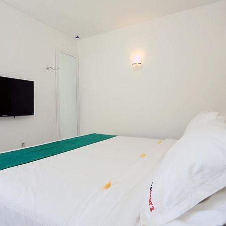 ホテル Reddoorz Near Pantai Jerman クタ エクステリア 写真
