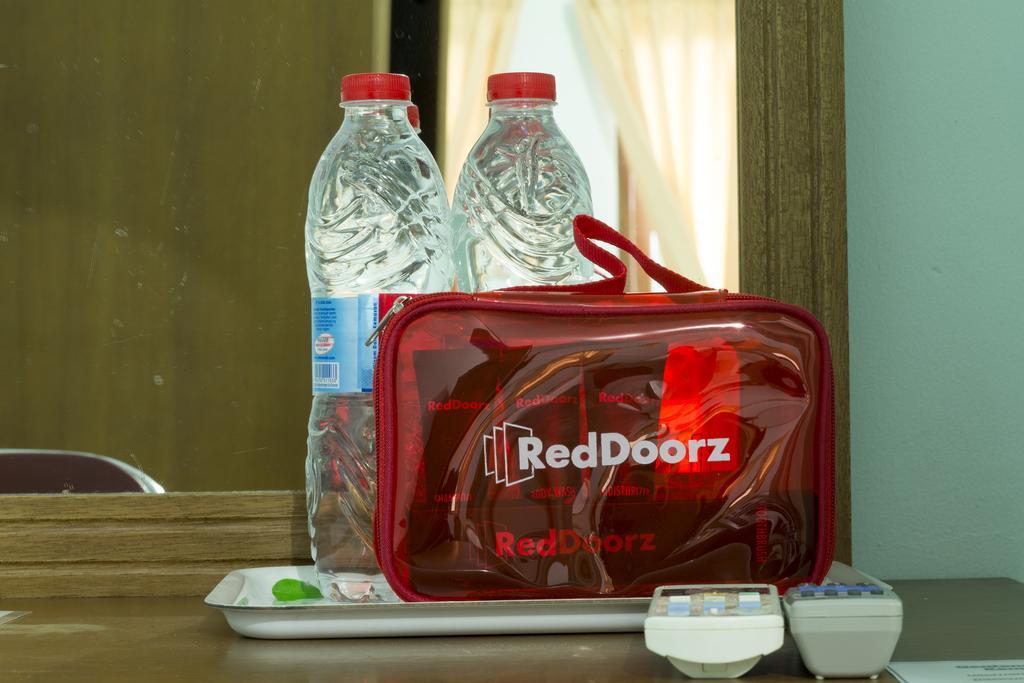 ホテル Reddoorz Near Pantai Jerman クタ エクステリア 写真