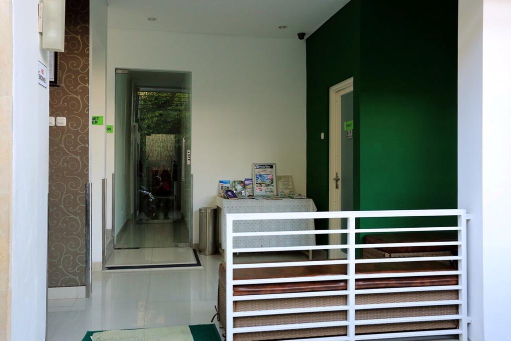 ホテル Reddoorz Near Pantai Jerman クタ エクステリア 写真