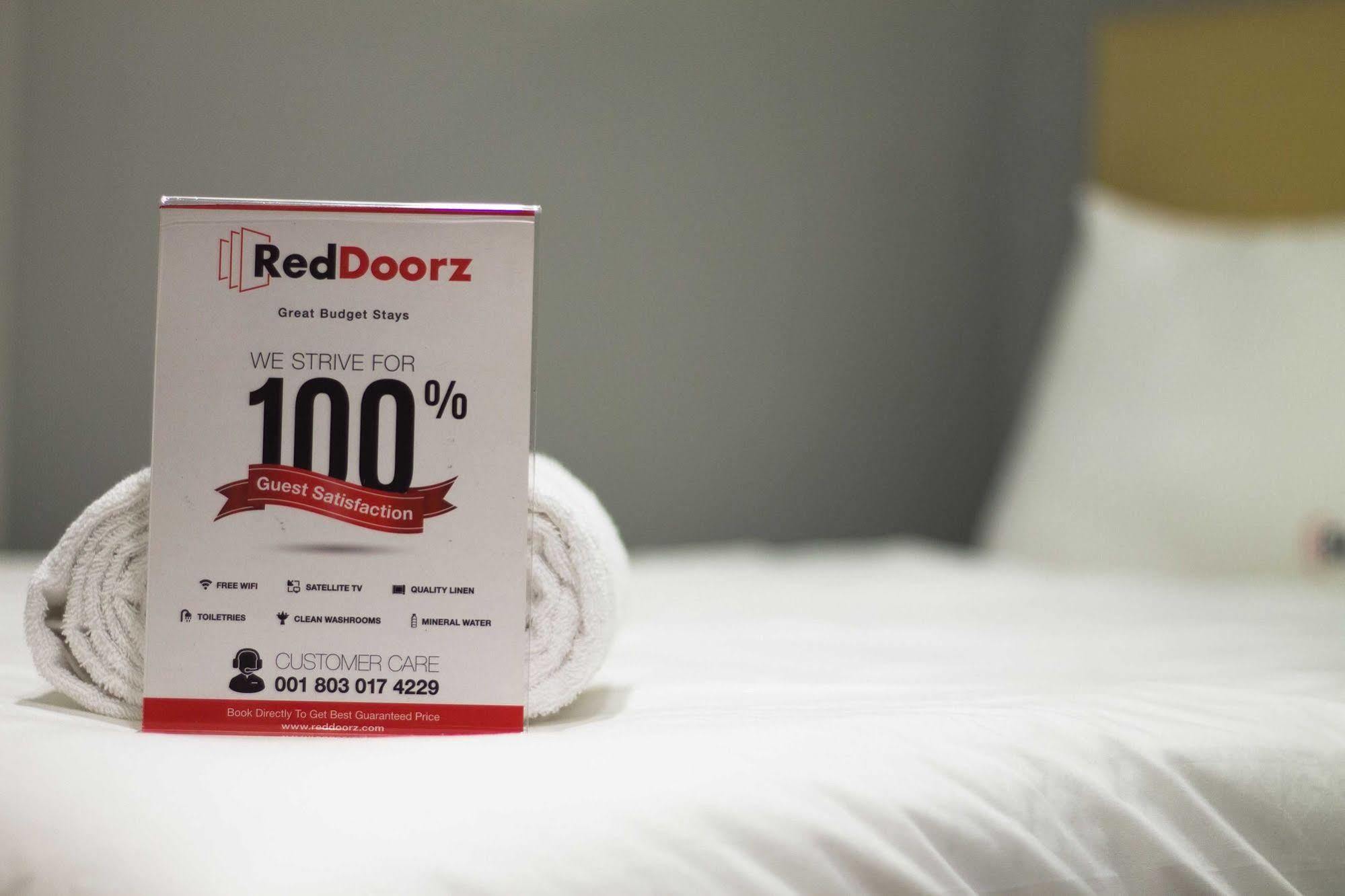 ホテル Reddoorz Near Pantai Jerman クタ エクステリア 写真